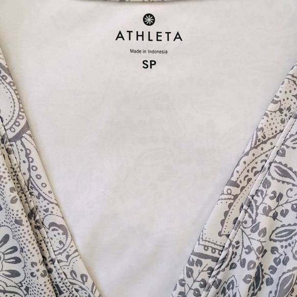 🩶🤍Athleta Wrap Dress - Picture 4 of 7